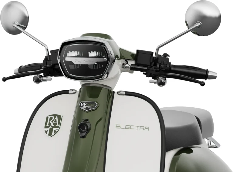 Royal Alloy GP400EV front, with the Electra name on the legshield